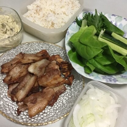 美味しいですね♡♡
おうちサムギョプサル初でした♡
酢飯と海苔も用意して焼肉手巻き寿司にもしました♡